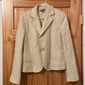 Classic boule jacket. Yellow, tan, white with specks of gold. Great condition.